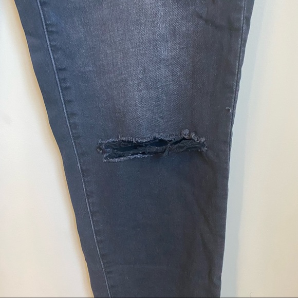 American Eagle Ripped Curvy Jeans - Picture 5 of 14